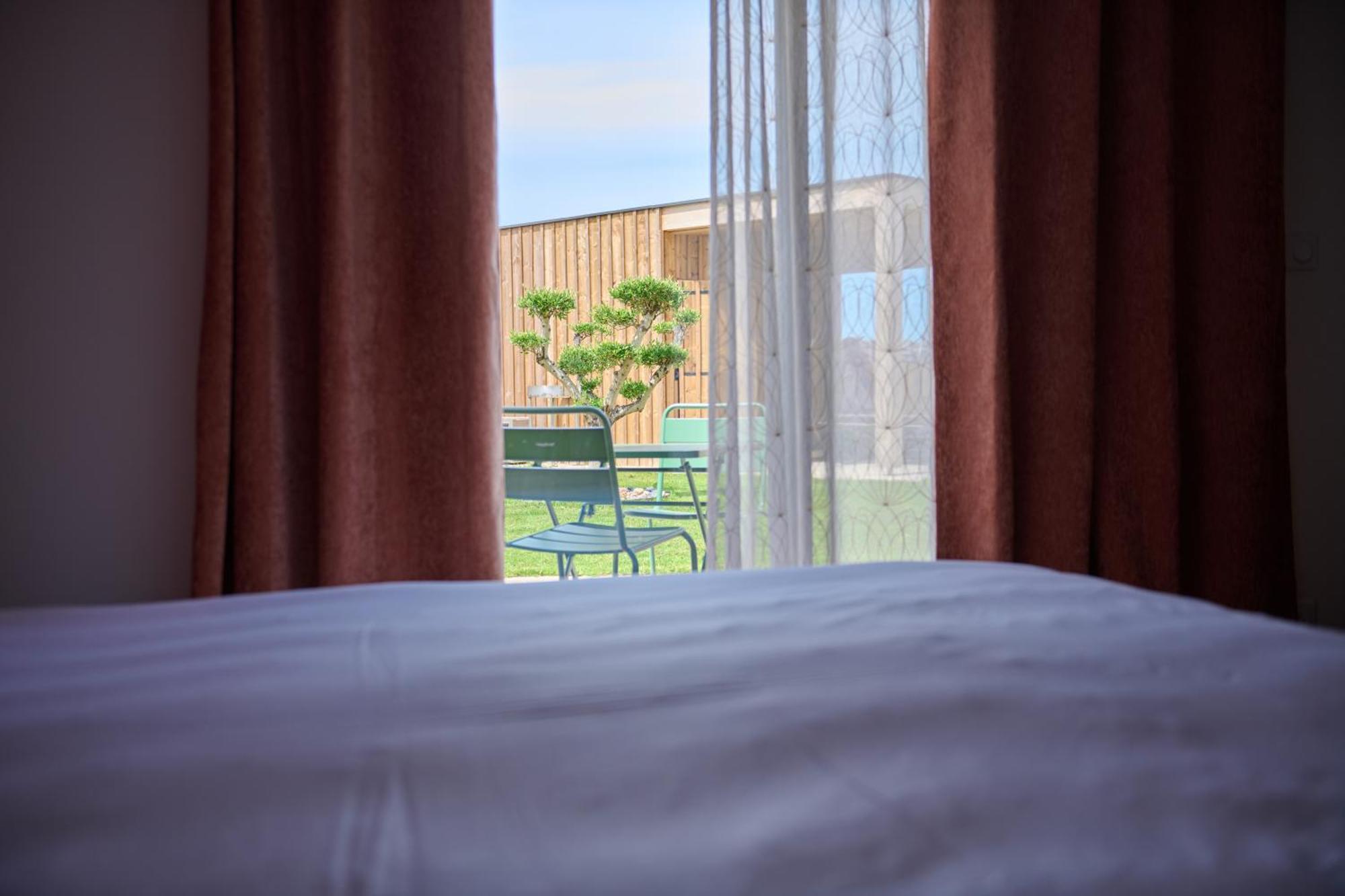 Le Repaire Lagardere Bed and Breakfast Lussac  Exteriör bild