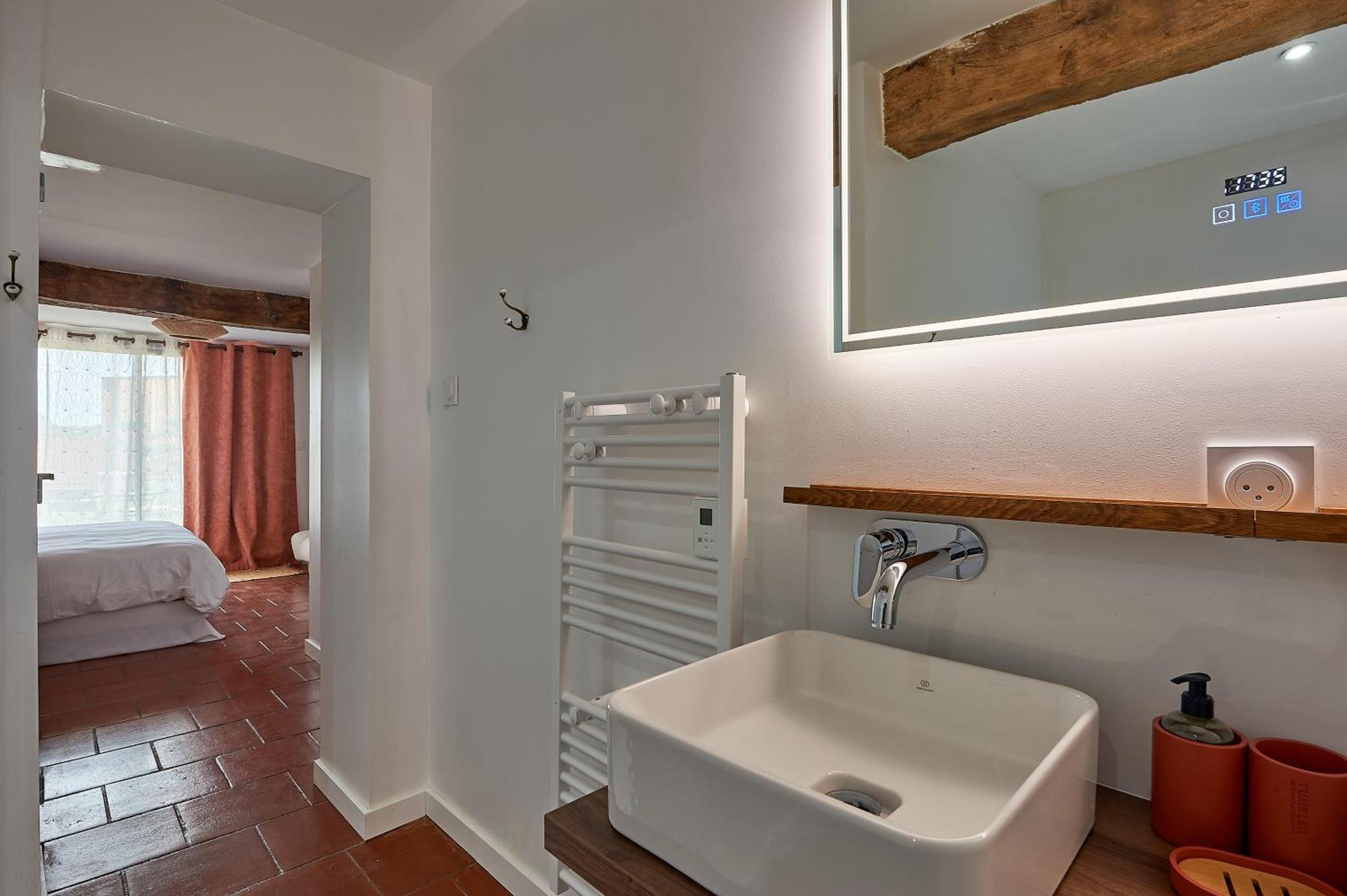 Le Repaire Lagardere Bed and Breakfast Lussac  Exteriör bild