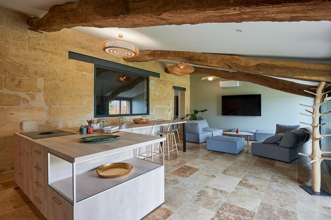 Le Repaire Lagardere Bed and Breakfast Lussac  Exteriör bild